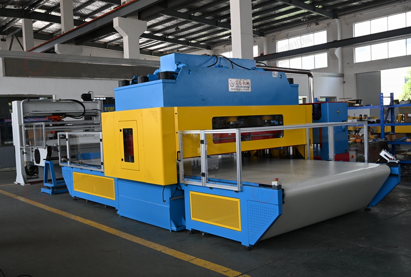 重庆输送带式全自动裁断机