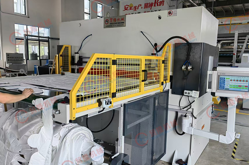 南京500T压力汽车吸音棉隔音棉加热封边裁切机