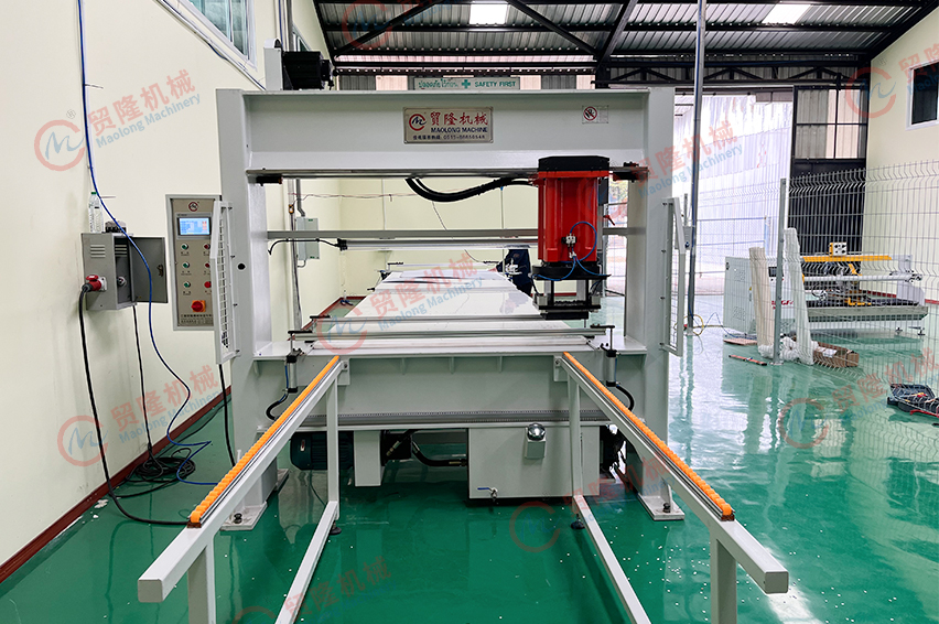 龙门式移动头裁断机