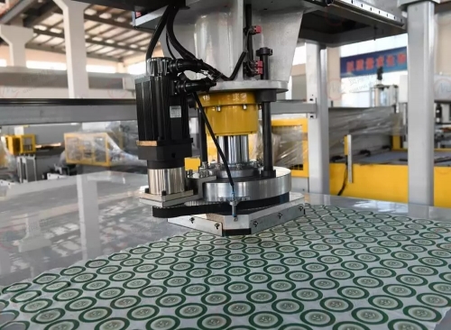 开云链接官网_开云(中国) 全自动CCD成像定位裁断机