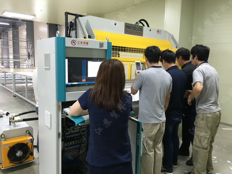 贸隆裁断机 贸隆裁断机